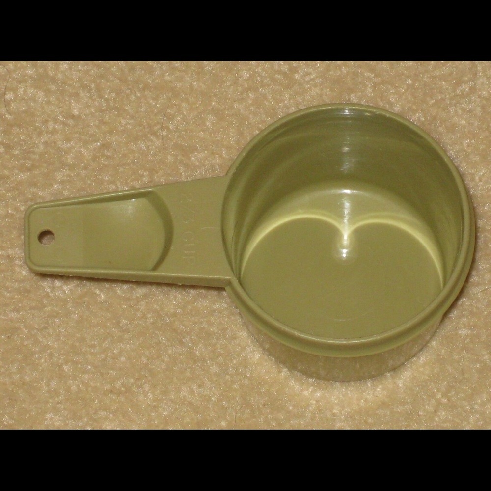 TUPPERWARE AVOCADO GREEN 2/3 CUP MEASURING CUP REPLACEMENT GADGET